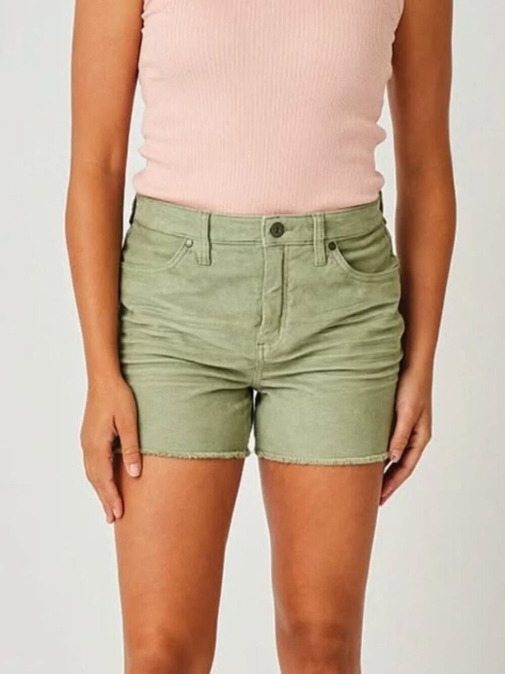 Carve Designs Women's 4" Oahu Corduroy Shorts in Olive Green Size 8
